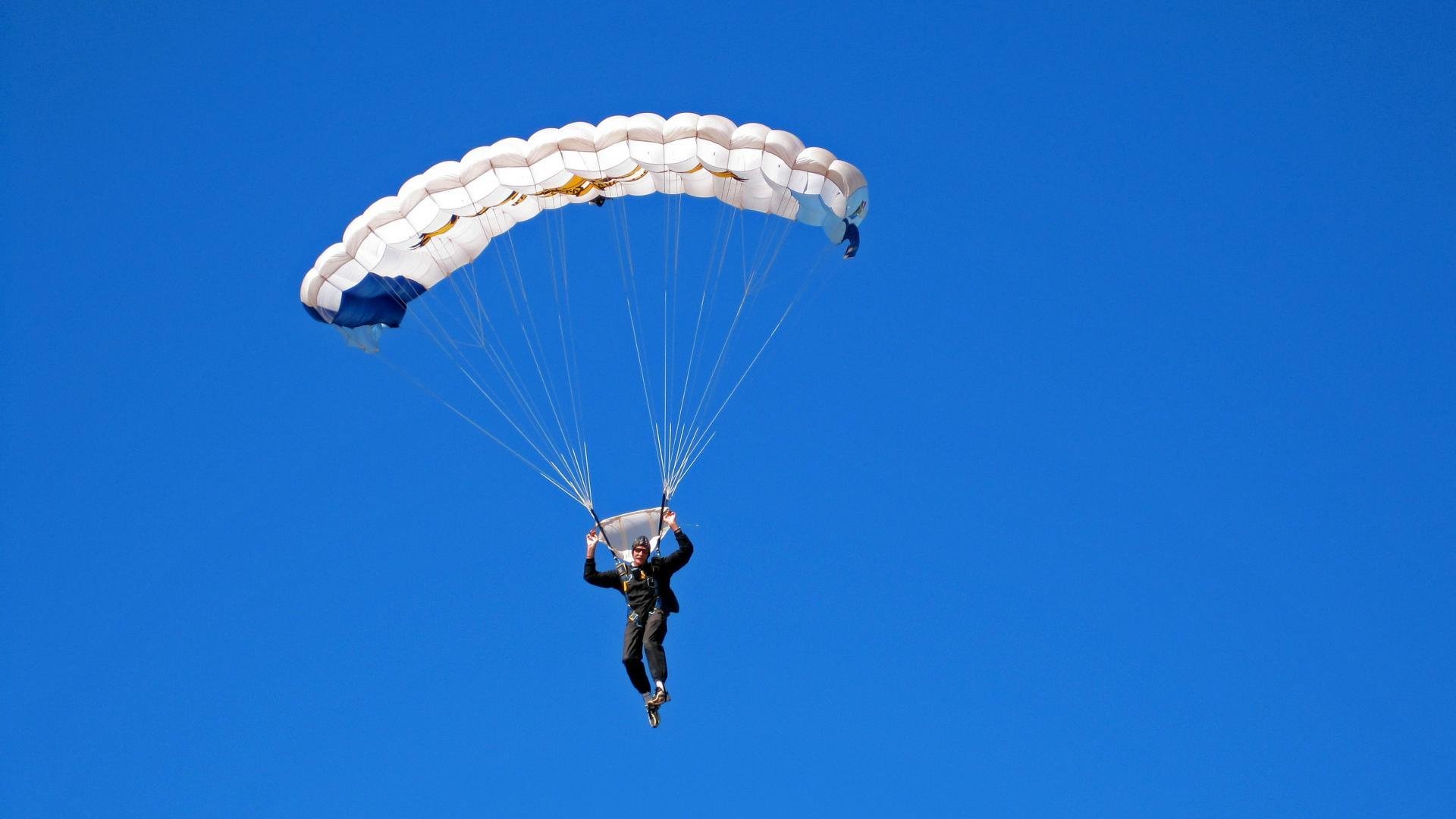 开云注册网址-法甲激烈争夺，战术变化不断，比赛高潮不断，法甲比赛集锦